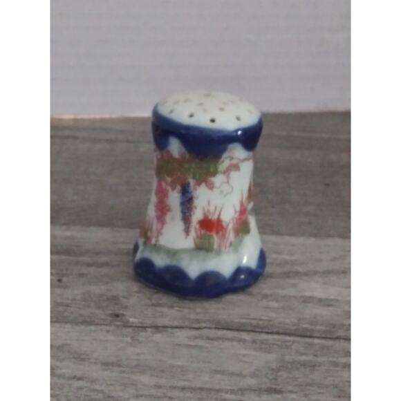 Geisha Girls in Garden Salt Shaker 2 3/8" - Picture 2 of 5
